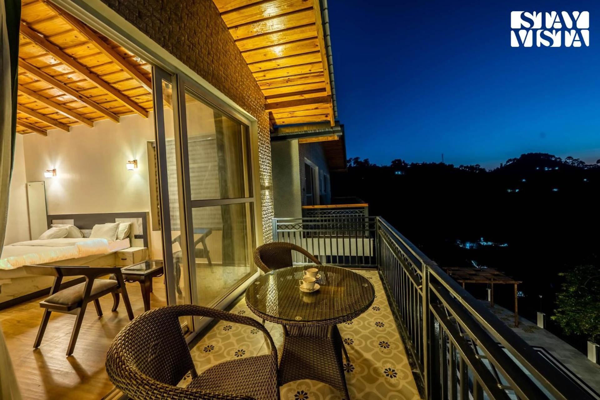 Stayvista At Sunset Springs With Pool & Views Найнитал Экстерьер фото