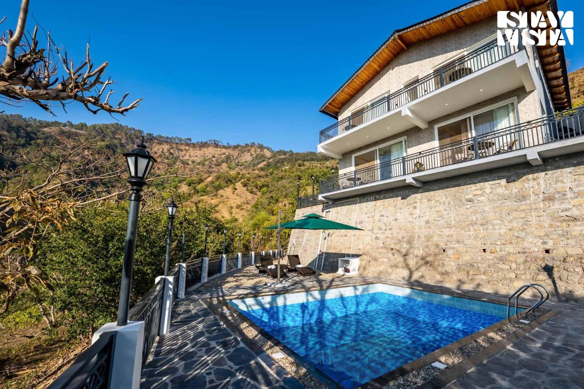 Stayvista At Sunset Springs With Pool & Views Найнитал Экстерьер фото